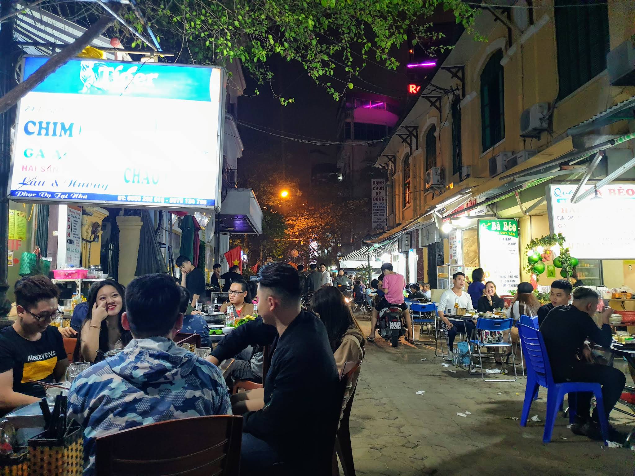 Không gian và món ăn